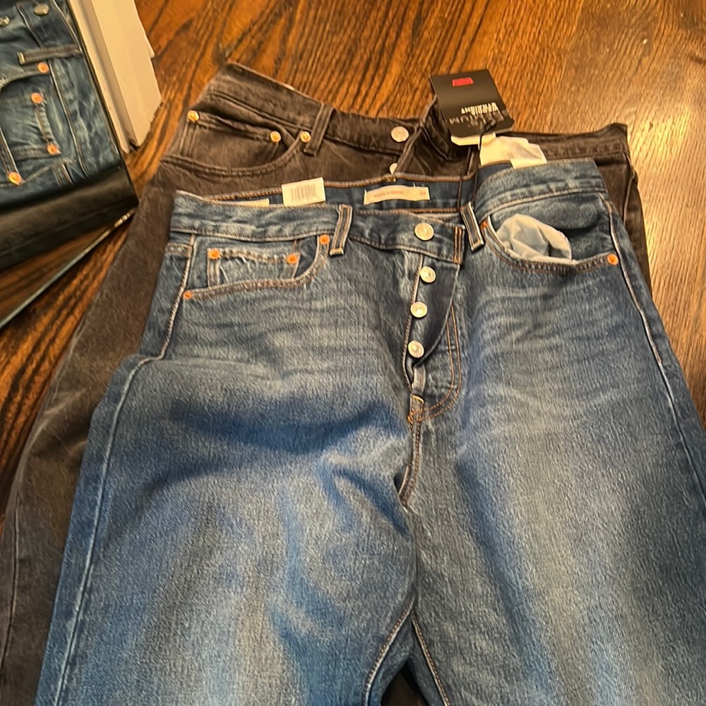 2 Brand new pairs of levi’s size 32 womens